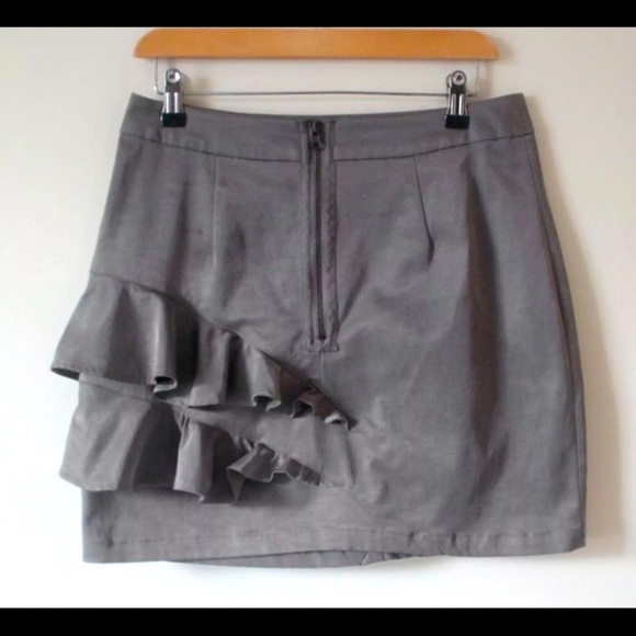 Louche size 14 Gray Ruffles Mini Skirt - Picture 2 of 6